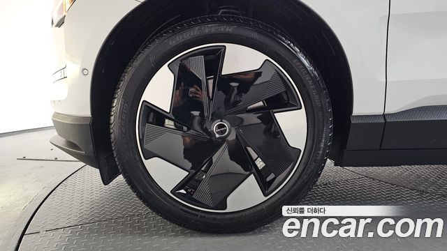 Volvo EX30 из Кореи Encar
