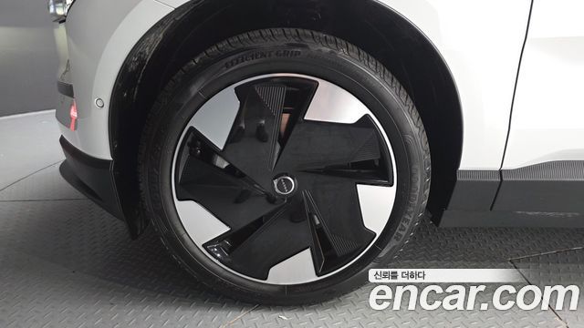 Volvo EX30 из Кореи Encar