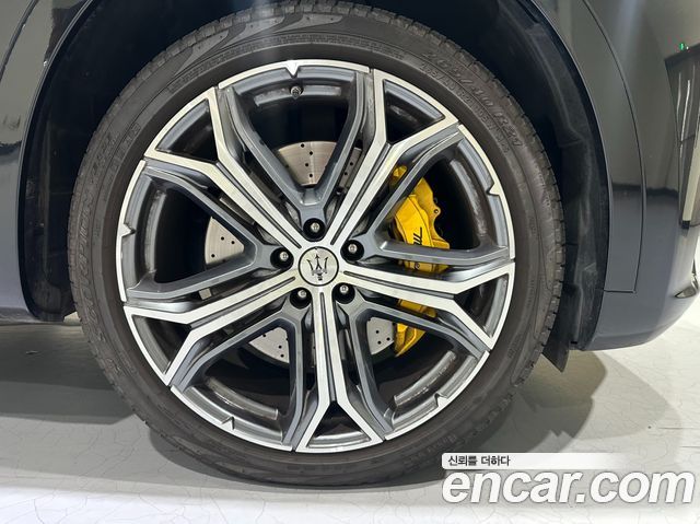 Maserati Levante из Кореи Encar