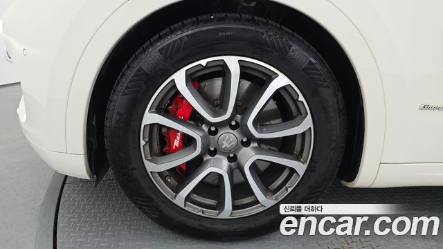 Maserati Levante из Кореи Encar