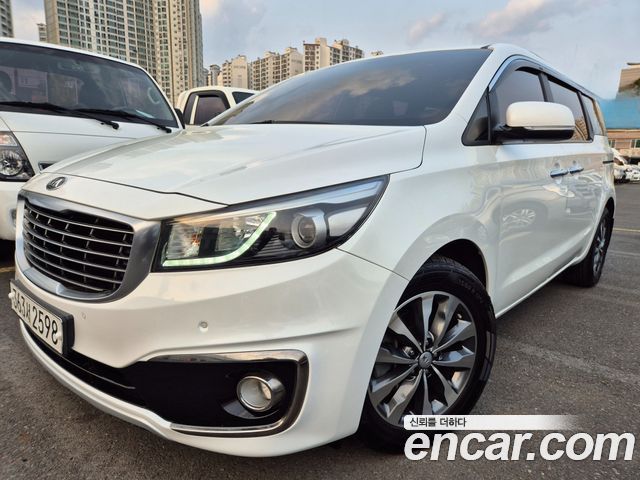 Kia Carnival 9-seater Luxury — пробег 84 000 км — фото 2 из 5
